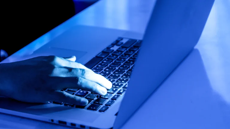 ラテラルフィッシングとは?一般的なフィッシングとの違いを併せて解説