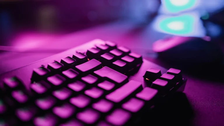 ハンズオンキーボード攻撃とは?概要とリスク、対策をわかりやすく解説