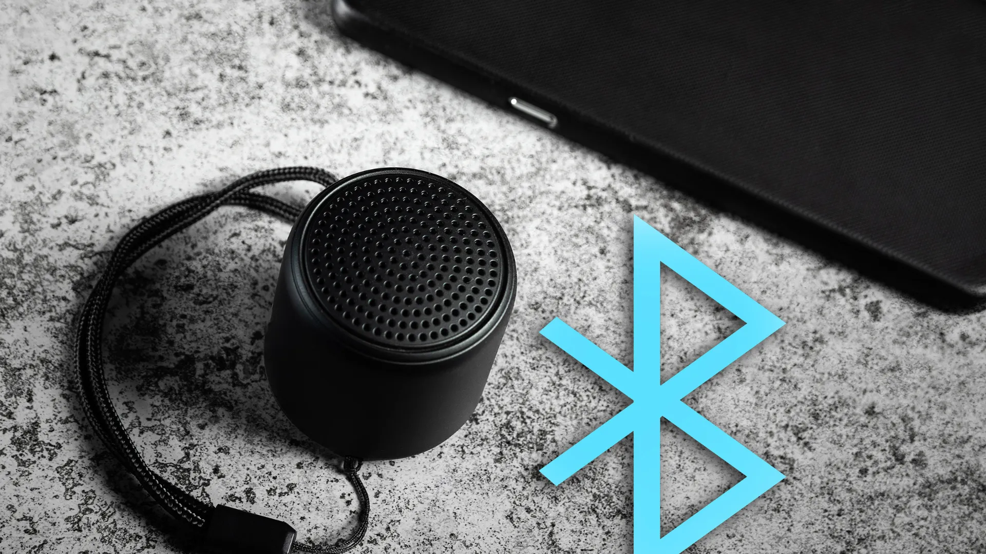 Bluetooth機能を悪用した攻撃「ブルージャッキング」とは?概要とリスク、対策を解説